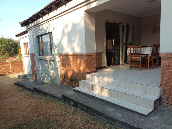 House For Sale in Nelspruit Ext 2: Gated complex, three bedrooms, covered patio.