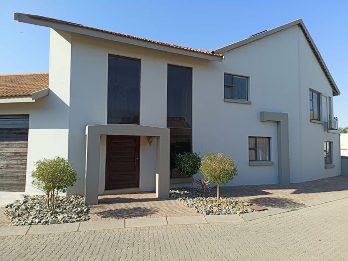 Modern Family Home for Sale in Vaal Marina Central with Pool and Amenities!