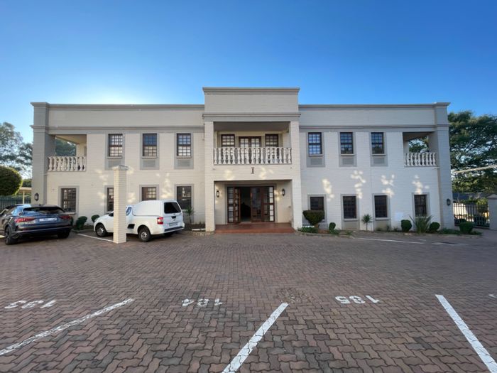 Spacious Office for Rent in Kelvin: 12 Parking Bays, Versatile Layout, Prime Location!