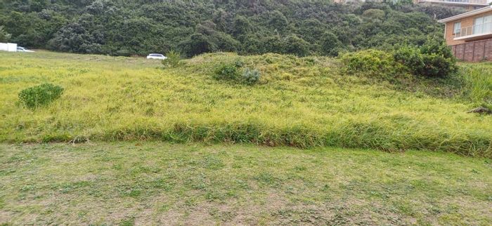 Vacant Land for Sale in Glentana, 200m from beach, 1100 m² plot.