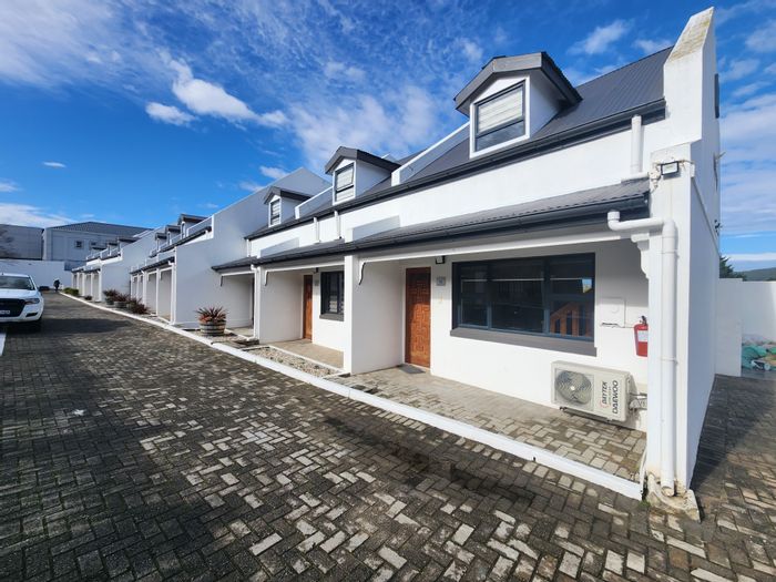 Westhill Apartment For Sale: 2 Bedrooms, secure parking, communal braai area.