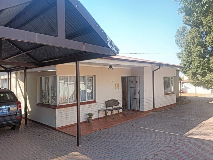 Silverton House For Sale: 3-bed main house, rental cottage, ample parking.