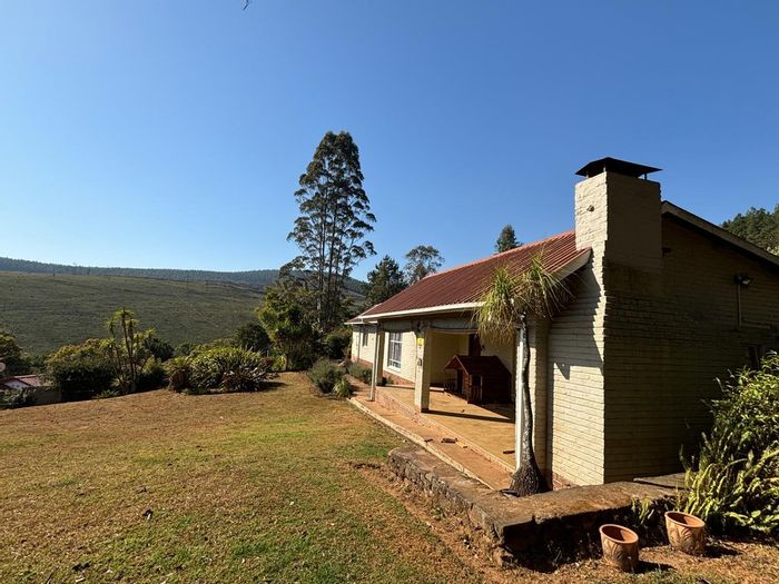 For Sale: House in Sabie Central with 4 bedrooms, cottage, solar panels, and views.