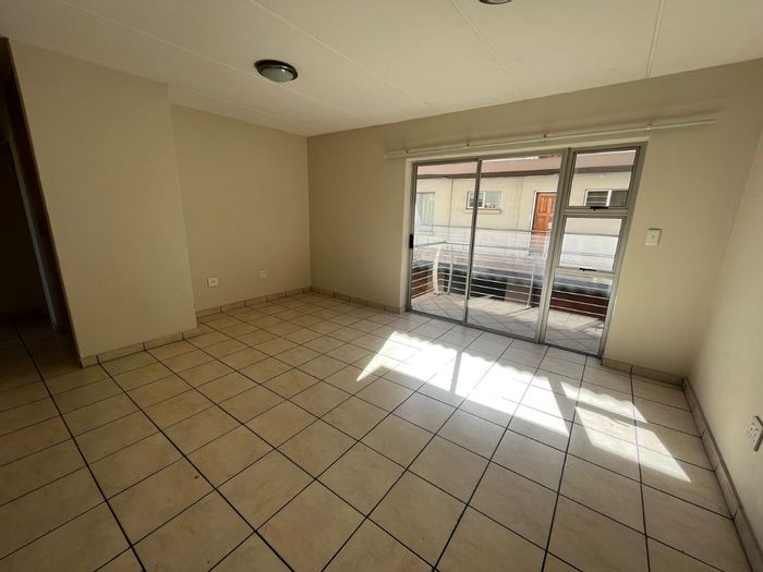 Vanderbijlpark SE 4 Apartment For Sale: 2 Beds, Garage, Close to Schools & Shops.