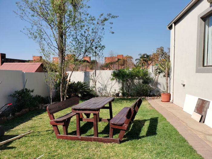 House To Rent in Zwartkop: 3 beds, garden, lapa, double garage, pet-friendly.