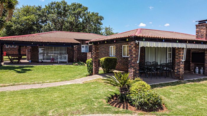 For Sale: House in Vaal Marina Central with waterfront access, pool, and security.