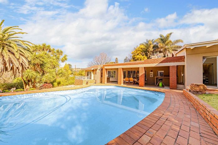 Helderkruin House For Sale: 5 Bedrooms, Granny Flat, Pool, Braai Area, Spacious Living.