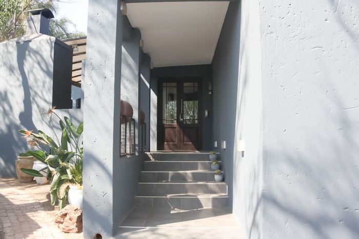 Lynnwood House For Sale: 4 bedrooms, garden cottage, double security, borehole, solar.