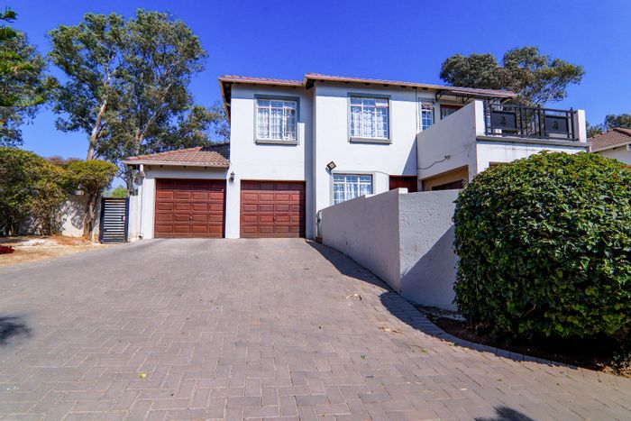 Kyalami Hills House For Sale: 3 Bedrooms, Pool, Lapa, Security Features.