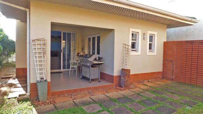 For Sale: Spacious Mount Edgecombe Central Townhouse with 4 beds, flatlet, and garages.