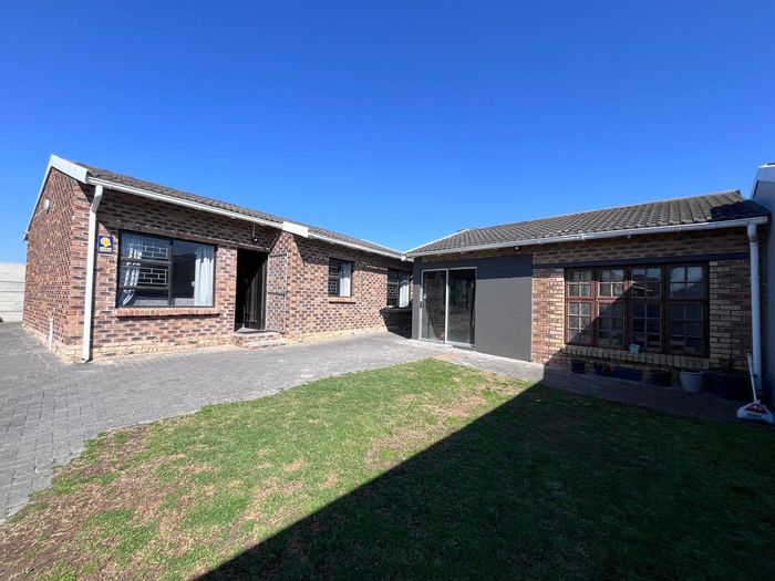 House For Sale in Brentwood Park: 2 beds, indoor braai, low-maintenance yard.