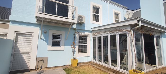 Erasmus Park House For Sale: Open-plan living, private garden, Jacuzzi, 24-hour security.