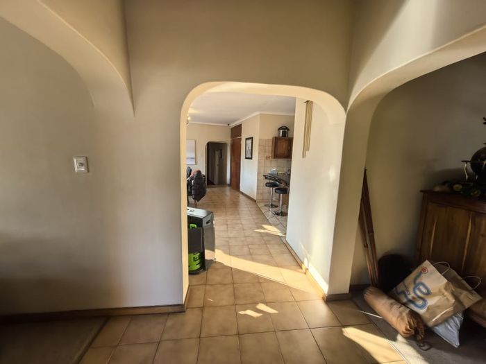 Zwartkop House For Sale: 4 beds, flat, pool, lapa, secure parking.