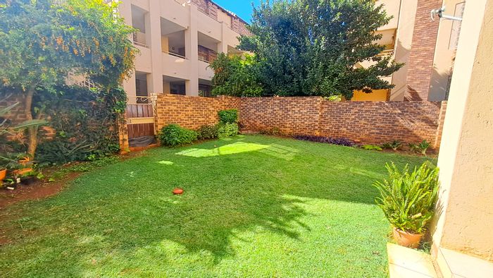 Ground floor apartment in Olympus AH for sale, features garden and secure complex.