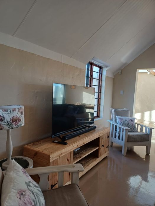 Myburgh Park House For Sale: 3 beds, 2 baths, beach access, security features.