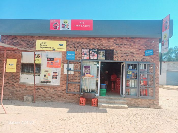 Retail property for sale in Modimolle Central with three business units and carport.