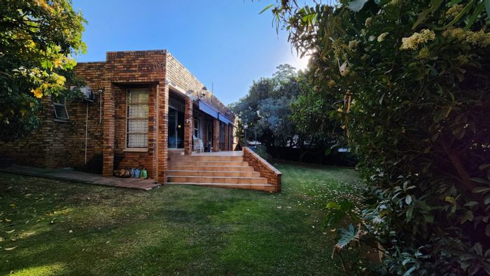 Zwartkop House For Sale: 3 bedrooms, smart home, solar power, office space.