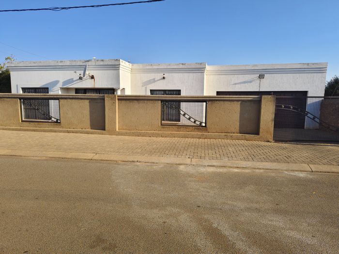 3 Bedroom house for sale in Protea with garage, security, and convenient amenities.