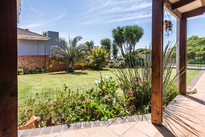 For Sale: House in Mount Croix with 5 bedrooms, pool, flat, and sea views.