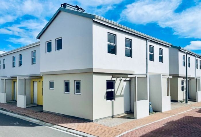 House For Sale in De Almeida: 2 Bedrooms, Solar Geyser, Pet-Friendly, FLISP Subsidy.