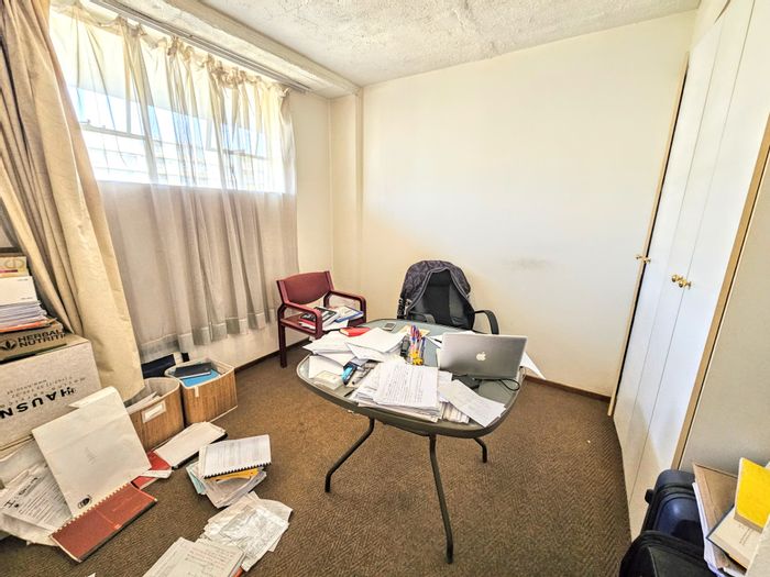 Queenswood Apartment For Sale: 2 beds, pool, garage, close to amenities.