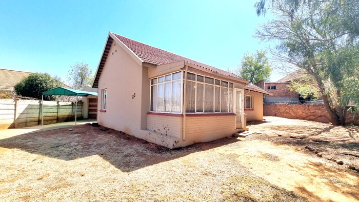 3-Bedroom House in Stilfontein Ext 1 For Sale with Open-Plan Living and Security.