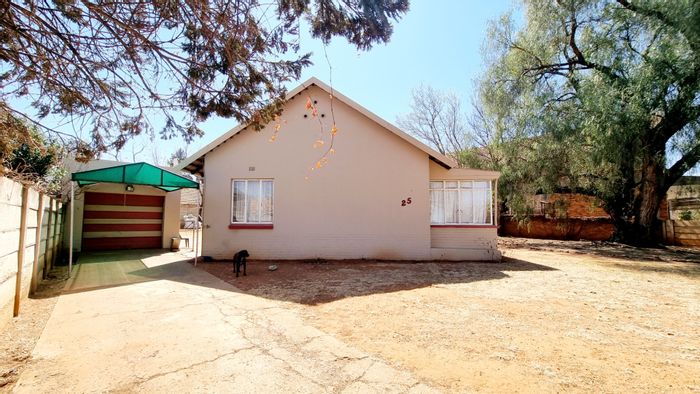 3-Bedroom House For Sale in Stilfontein Ext 1 with garden, garage, and security.