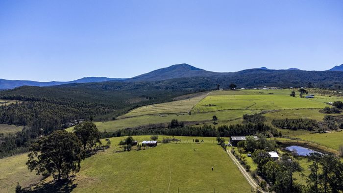 Hoekwil Small Holding For Sale: 2 homes, water tanks, self-sustainable farming potential.