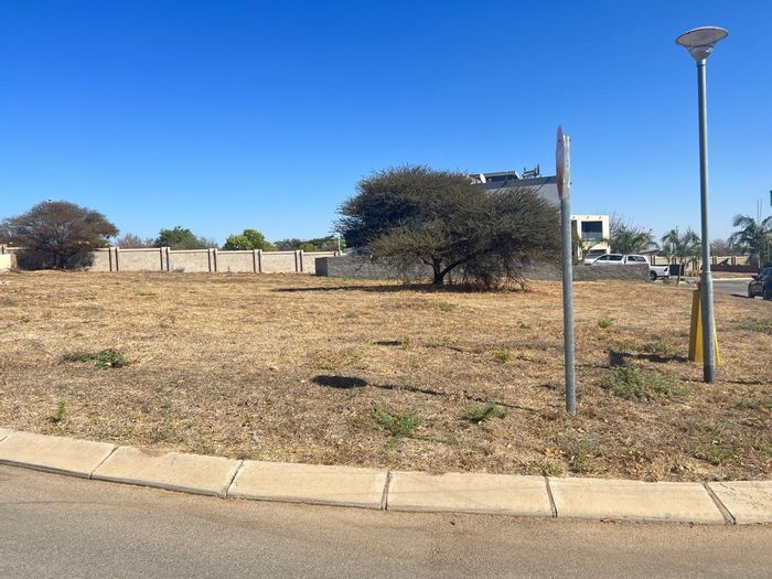 Vacant Land Residential For Sale in Woodhill Estate, close to amenities and freeway.