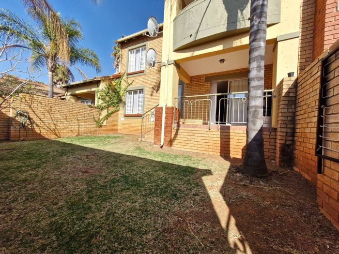 Ground floor apartment in Mooikloof Ridge with private garden and secure amenities.