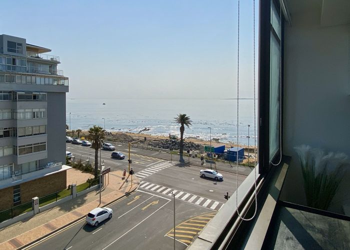 Mouille Point Apartment For Sale: Open-plan living, sea views, 24-hour security.