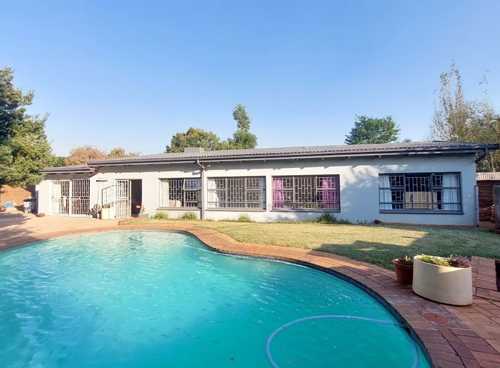 Doringkloof House For Sale: 4 beds, pool, mancave, near primary school.