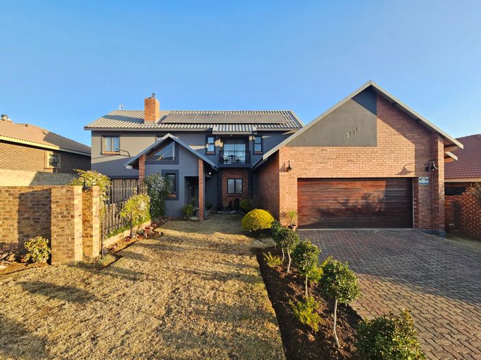 House For Sale in Sterkspruit Estates: Open-plan living, outdoor patio, double garage.