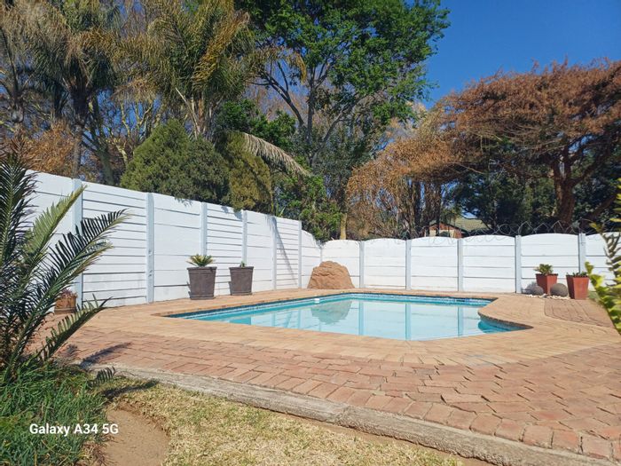 For Sale: House in Modimolle Central with pool, granny flat, and triple garage.