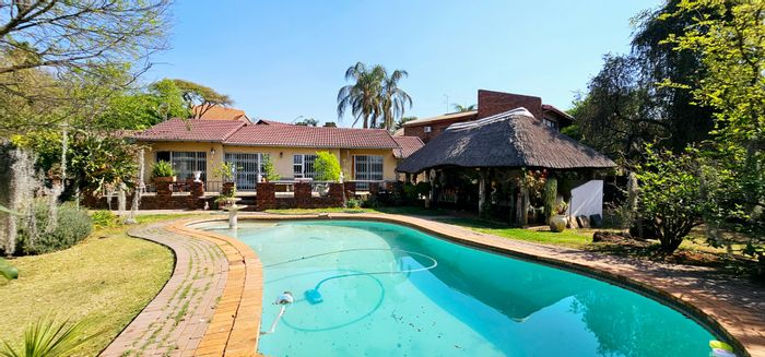 3-Bedroom House with Separate Flat, Pool, and Ample Parking in Faerie Glen For Sale