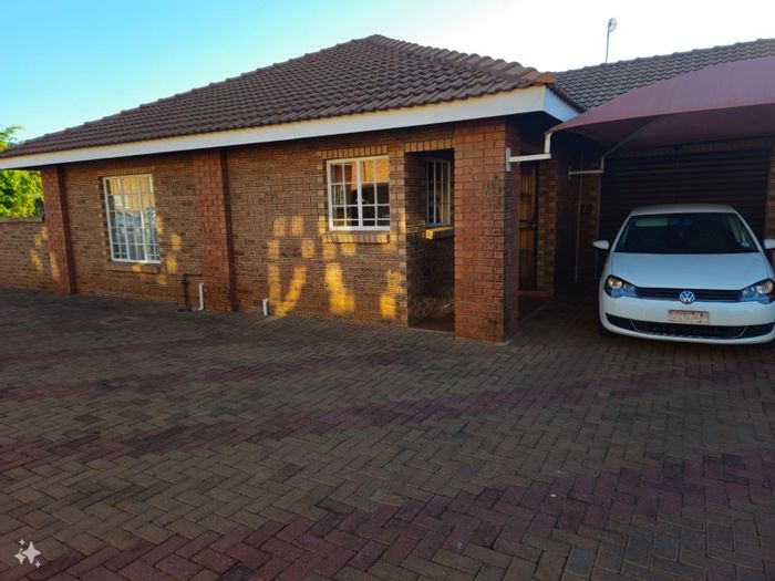 For Sale: Bendor Ridge Townhouse with 2 Bedrooms, garage, and controlled access estate.