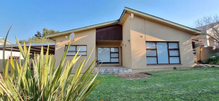 Riversdale Central House For Sale: 3 Bedrooms, garden, carport, office space, ample storage.