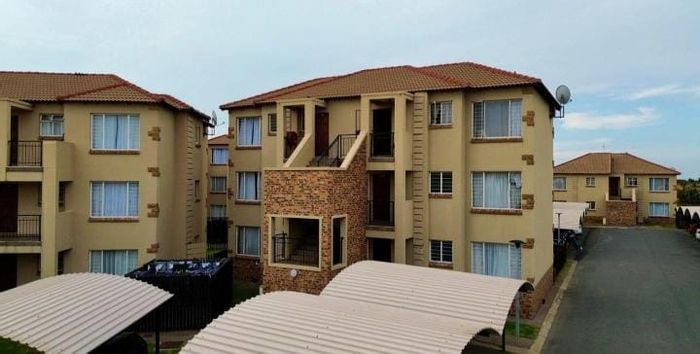 For Sale: Apartment in Reyno Ridge with 2 bedrooms, secure complex, and carport.