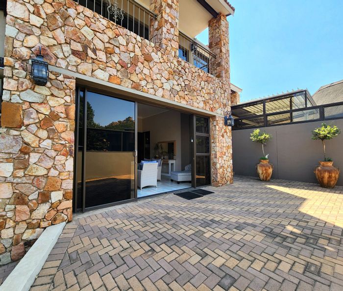 For Sale: House in Kungwini Country Estate with pool, flatlet, and extensive garages.