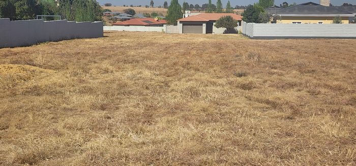 Vacant Land Residential For Sale in Vaal Marina Central with golf course and amenities.