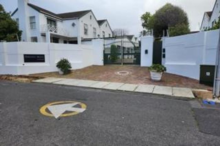 Wynberg Upper House For Sale: 4 beds, gated complex, 2 garages, secure living.