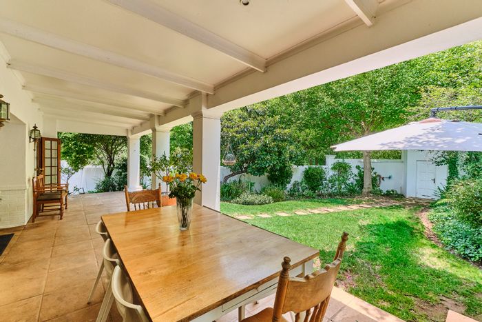 Parkhurst House For Sale: Spacious living, garden views, study, generator, security features.