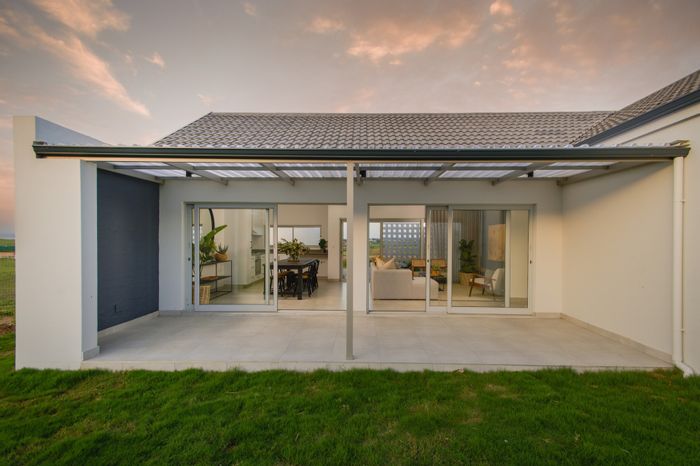 House for Sale in Sheffield Beach: Private cul-de-sac, gardens, clubhouse, and trails.