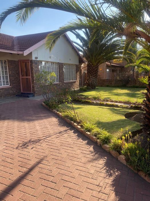 Del Judor House For Sale: 4 Bedrooms, 3 Bathrooms, Entertainment Area, Spacious Yard.