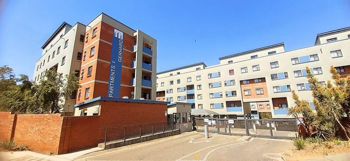 For Sale: 1-Bedroom Apartment in Die Hoewes with 24-Hour Security Access.