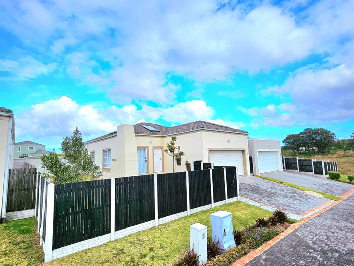 For Sale: Westbrook Townhouse with 3 Bedrooms, Double Garage, Braai Area, Security.