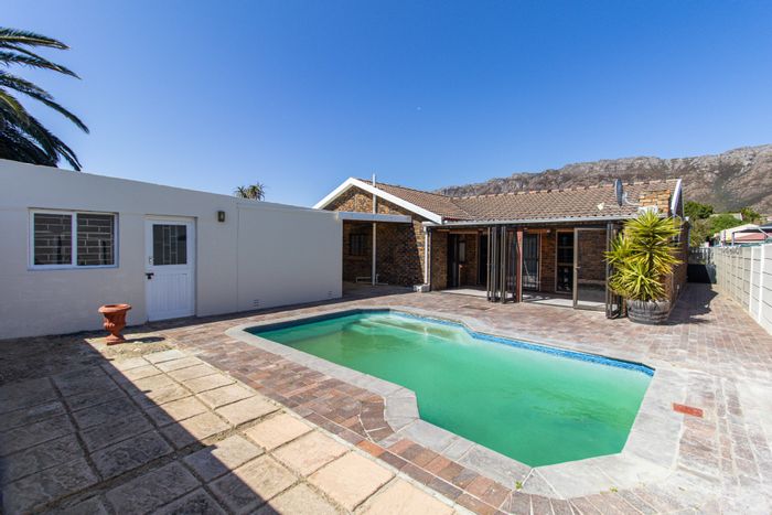 Dobson House For Sale: Open plan living, indoor braai, pool, secure parking.