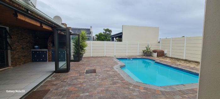 Dobson House For Sale: Open plan living, indoor braai, pool, secure parking.