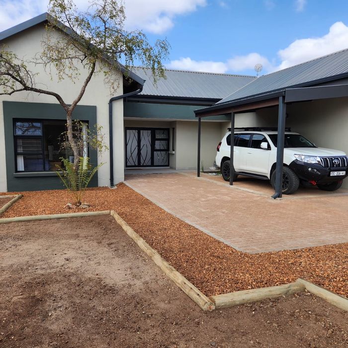 For Sale: House in Hoedspruit Central with 2 bedrooms, customizable finishes, and secure estate.