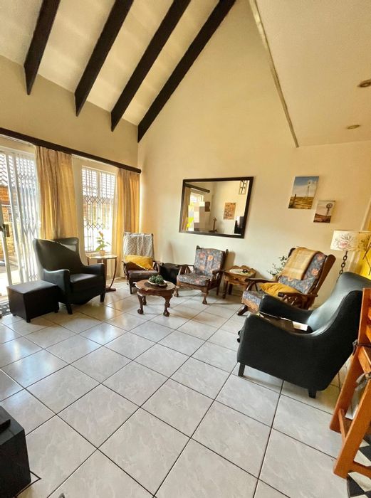 3-Bedroom Townhouse For Sale in Hennopspark with Study, Jacuzzi, and Braai Area.